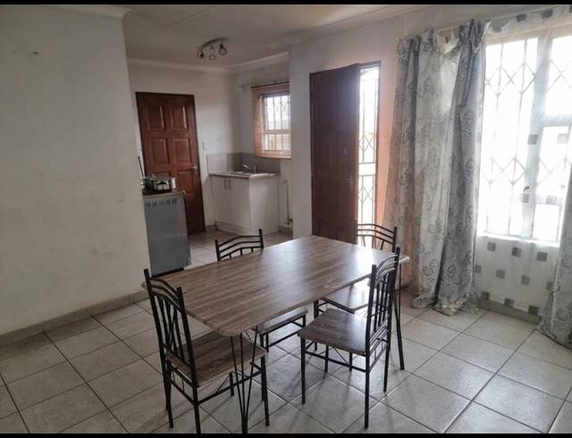 2 BEDROOM HOUSE FOR SALE IN STRETFORD
